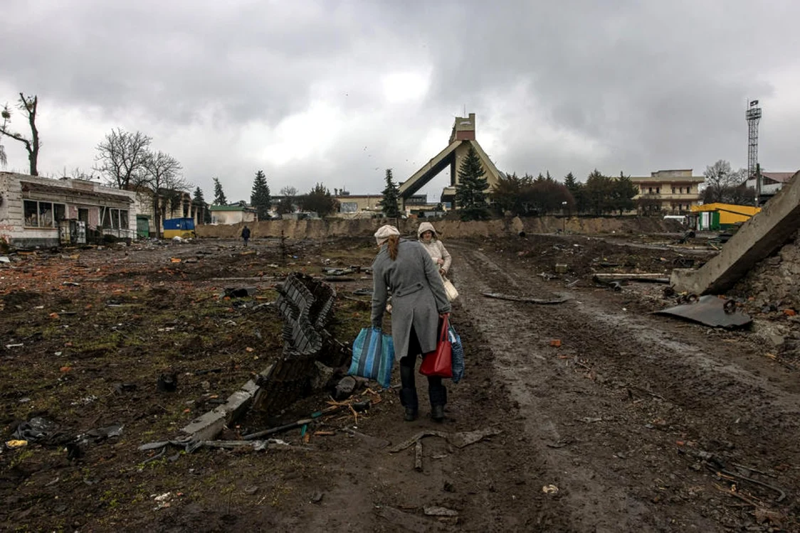 Doi oameni au murit într-un atac aerian la Sumî FOTO EPA