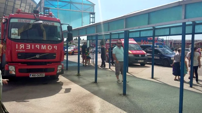 
    Peste 2.000 de oameni s-au călcat în picioare sâmbătă (27 august) la Romexpofoto: Oana Neacşu  