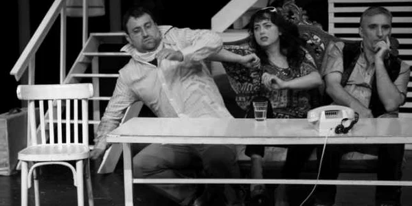 comedie pe-ntuneric