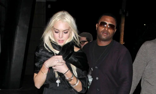 lindsaylohanspottedleavingstaplescenteralc5lugidifl jpeg