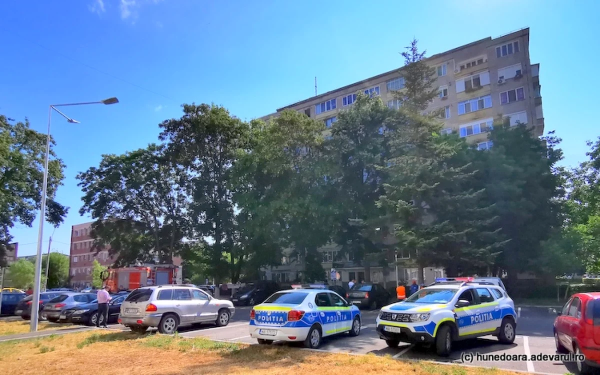 Explozia a avut loc într-un bloc turn din Hunedoara. ADEVĂRUL