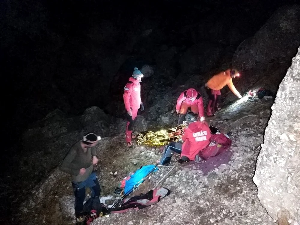 
    Acţiune a salvamontiştilor pe Valea Prahovei, unde o alpinistă a căzut şi s-a rănitfoto: Facebook  
