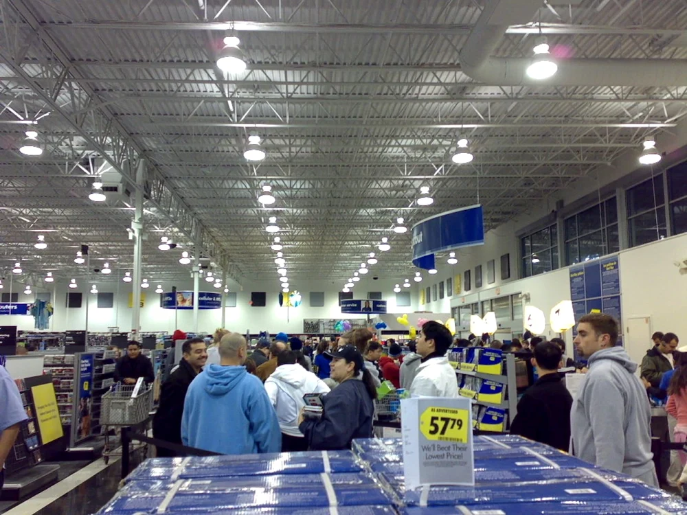 De Black Friday, în SUA, la magazinul Best Buy. FOTO TShein/Flickr