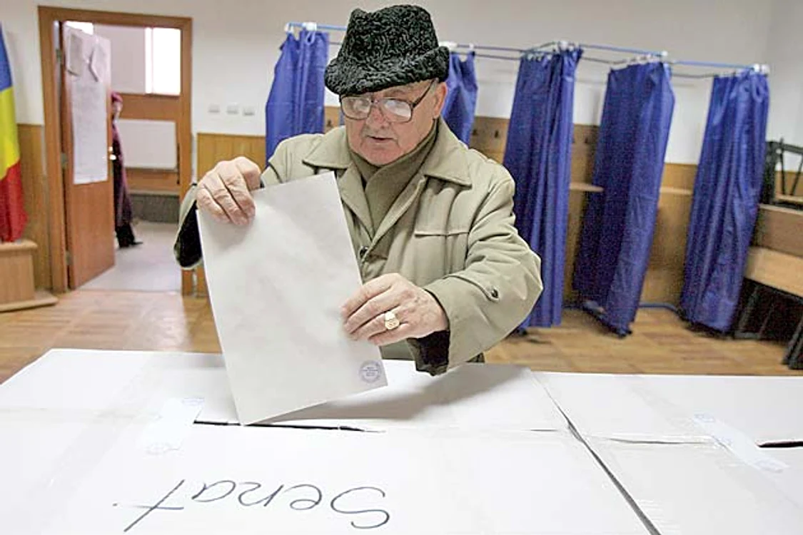 
    Deputaţii au adoptat, ieri, proiectul privind sistemul de vot uninominal  