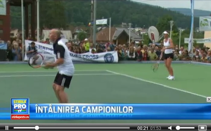 Marcel face echipa cu Simona