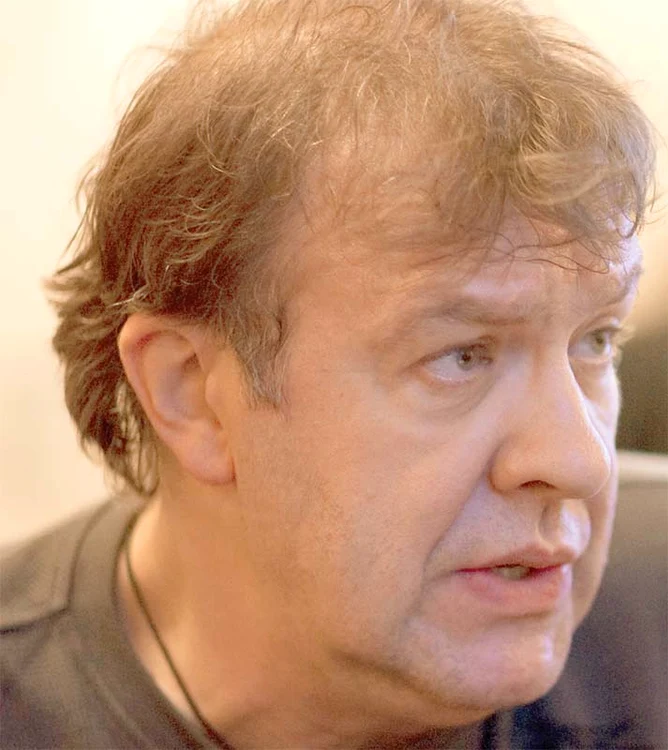 
    După 16 zile în care a fost în comă, astăzi (25 mai) cântăreţul a respirat fără ajutorul aparatelorFoto: Arhivă personală  