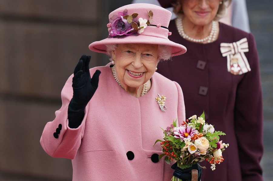Remarca pe care Regina Elisabeta a făcut-o despre Meghan Markle în timpul unei întâlniri la Balmoral: „o catastrofă completă”