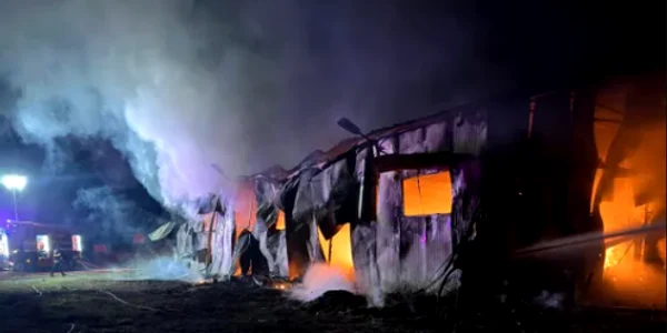 Pompierii intervin marți dimineață pentru stingerea unui incendiu. FOTO: ISU Argeș