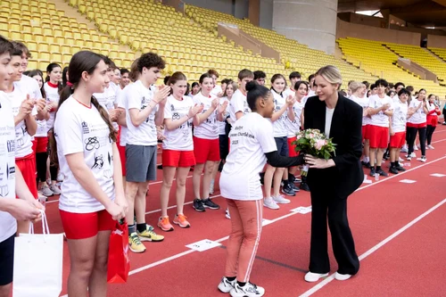 Charlene de Monaco a combinat adidașii cu un costum șic