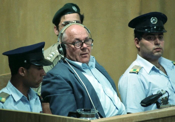 John Demjanjuk, în timpul procesului în care a fost condamnat, la Ierusalim, în 25 aprilie 1988 , pentru crime împotriva umanităţii. Foto EAP EFE