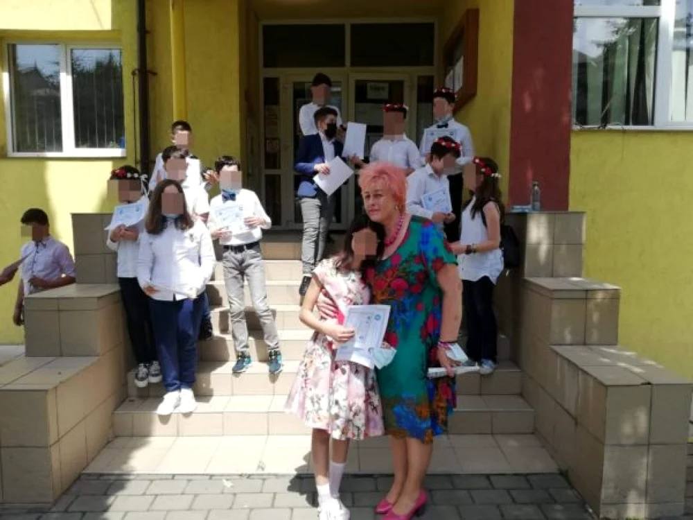 Maria împreună cu diriginta ei FOTO: obiectivdesuceava.ro