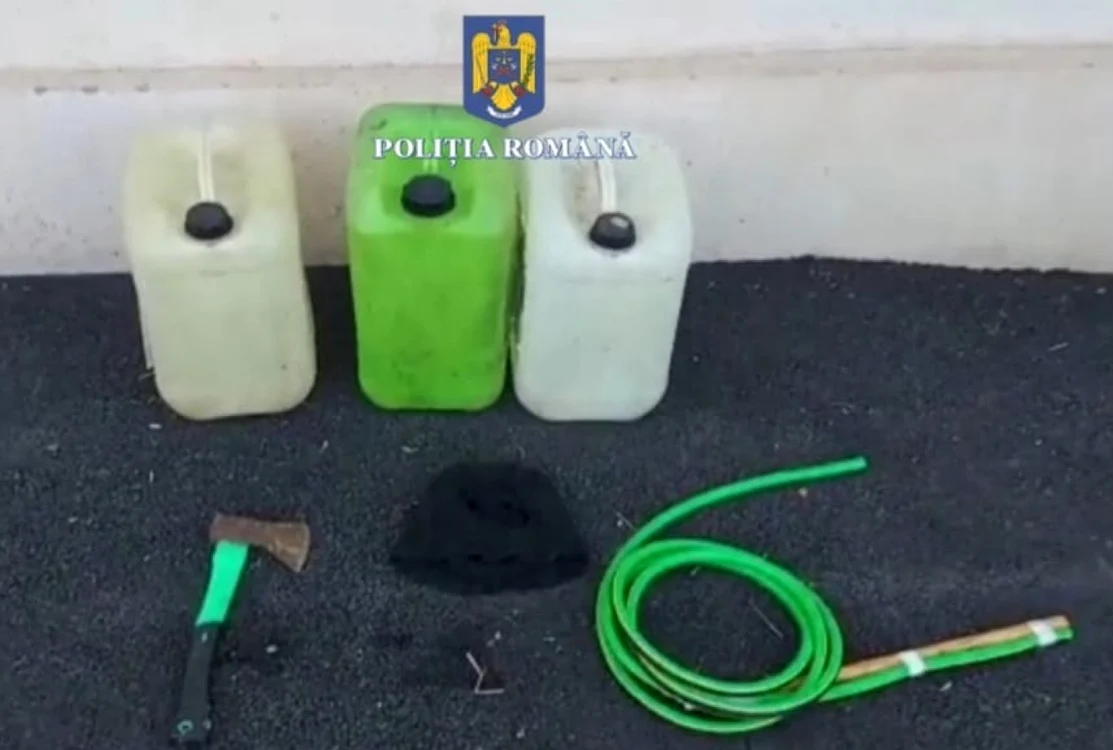 Sute de litri de motorină au fost furaţi din rezervorul unui camion parcat în curtea unei firme FOTO IJP Ph