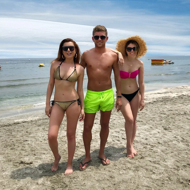 Frații Gheorghe: Elena, Costin și Ana