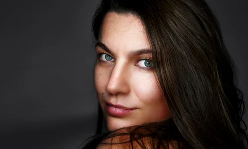 femeie frumoasă  foto   Shutterstock jpg
