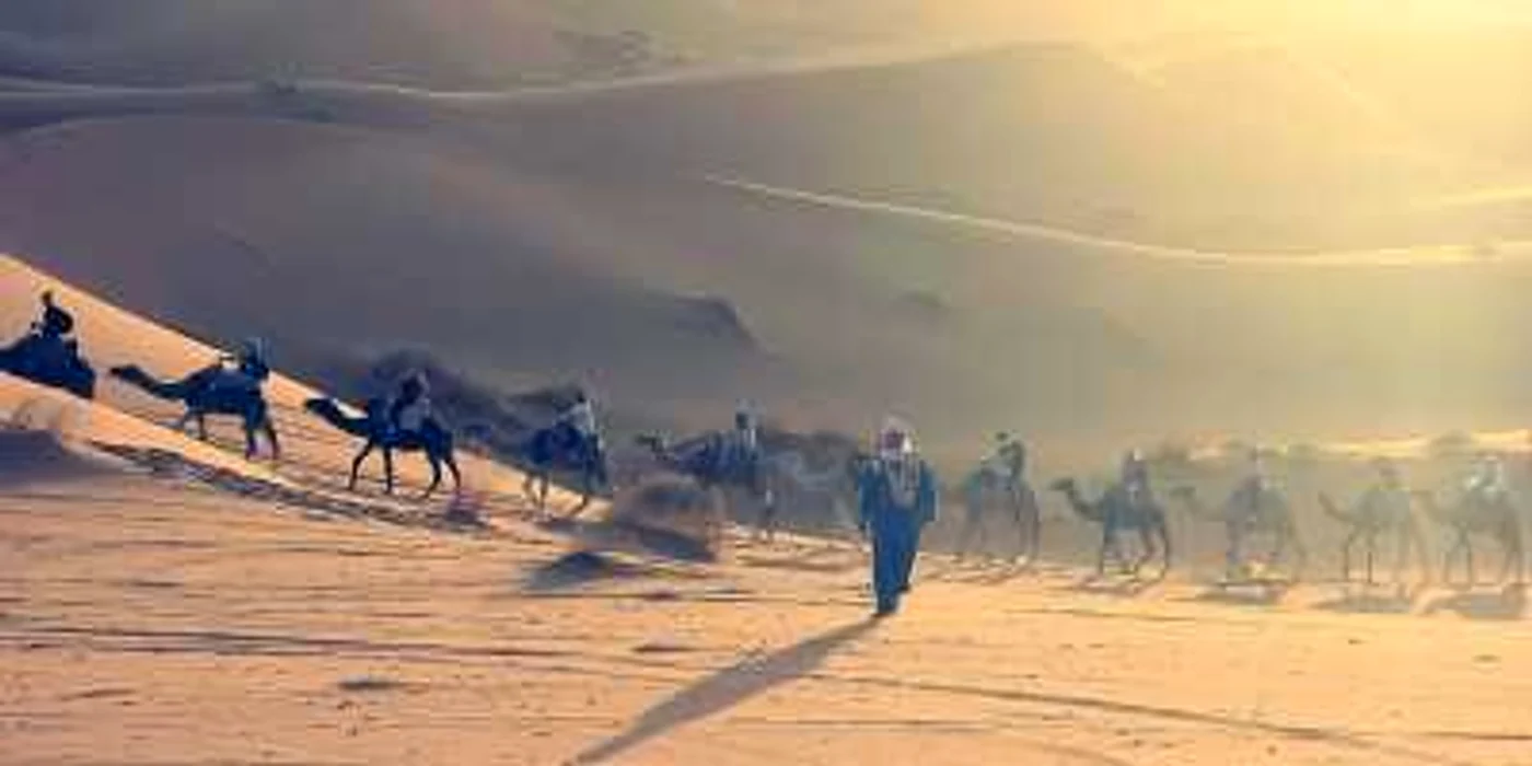 BMW-ul lui Darius a concurat cu cămilele berberilor în Sahara arabă FOTO: ARHIVĂ PERSONALĂ