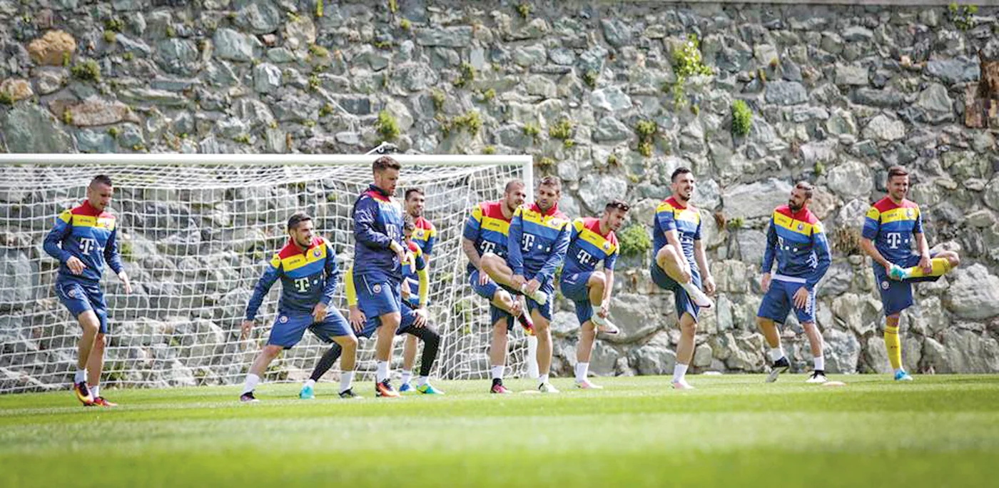 
    Elevii lui Iordănescu sunt  printre cei mai titraţi  jucători din grupa  de la Euro  