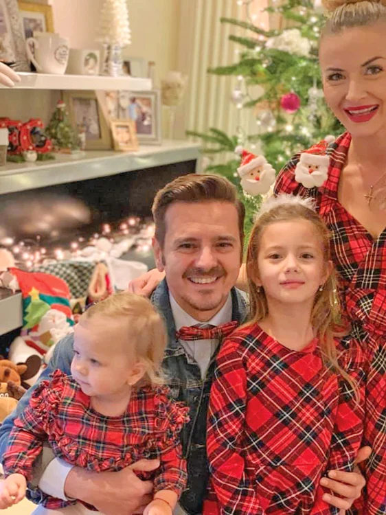 Familia Petre:  Ariana, Mihai,  Catinca și Elwira 