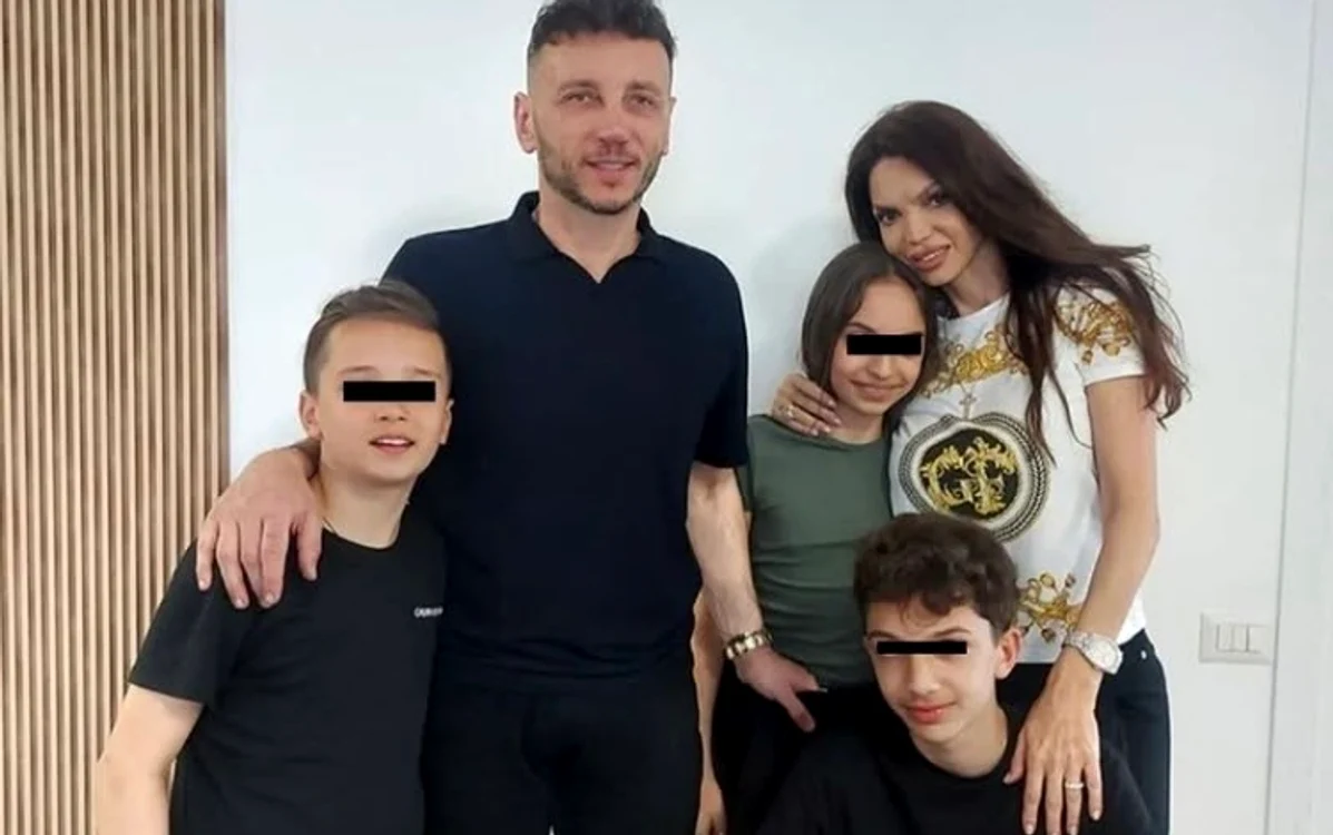 Cristina Spătar și Vincențiu Mocanu, alături de cei trei copii ai lor foto: Facebook 