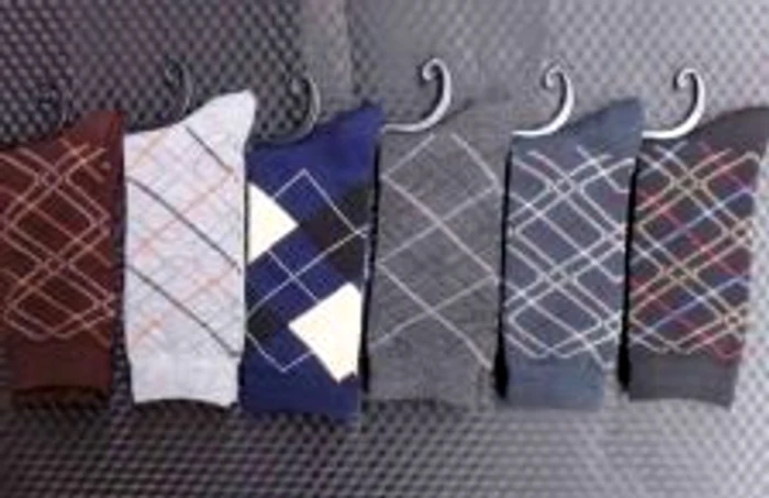 Peste 8.000 de bucăţi de şosete pentru bărbaţi vor fi scoase la vânzare