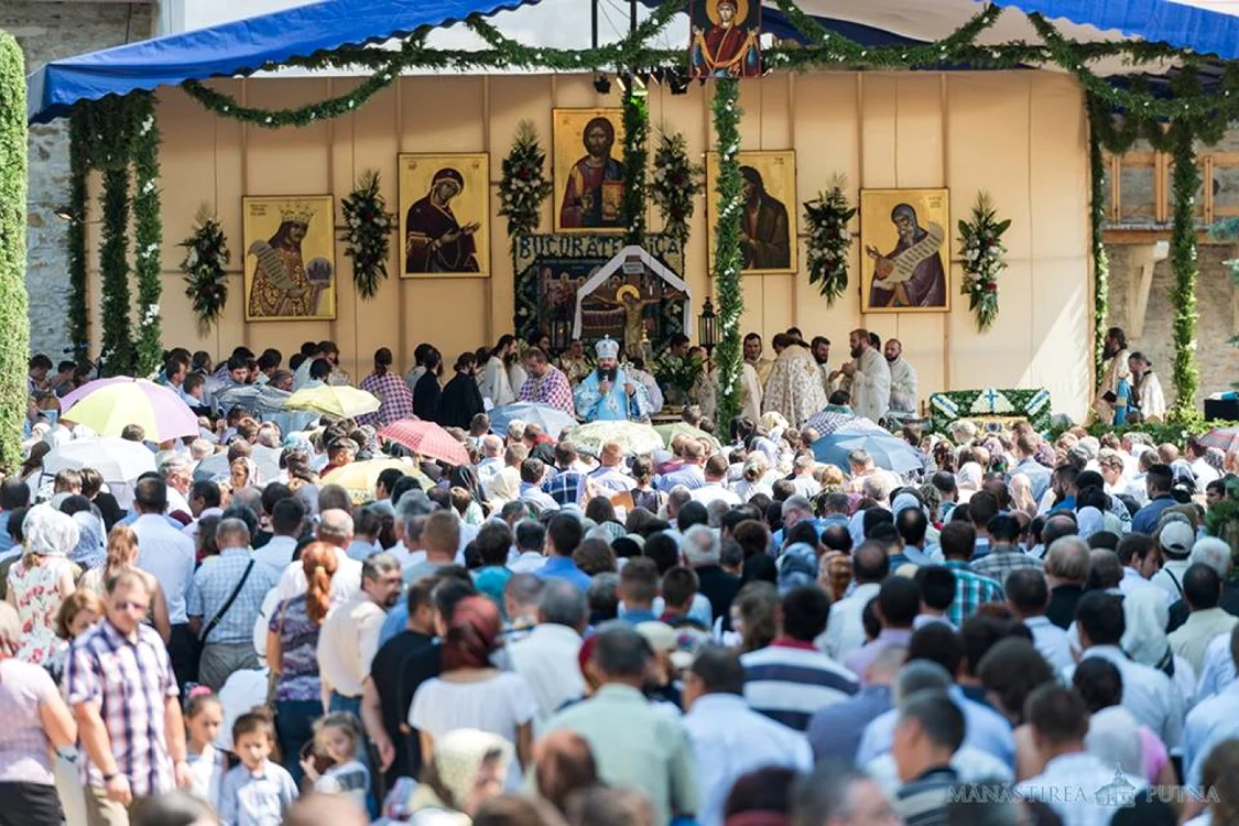 10.000 de credincioşi au fost prezenţi la hramul Mănăstirii Putna