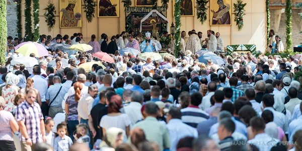 10.000 de credincioşi au fost prezenţi la hramul Mănăstirii Putna