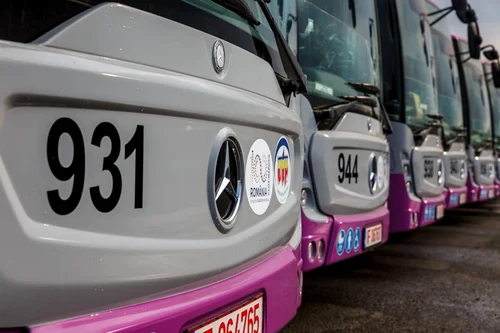 autobuze mercedes cluj cu usb pentru gadget-uri foto facebook emil boc