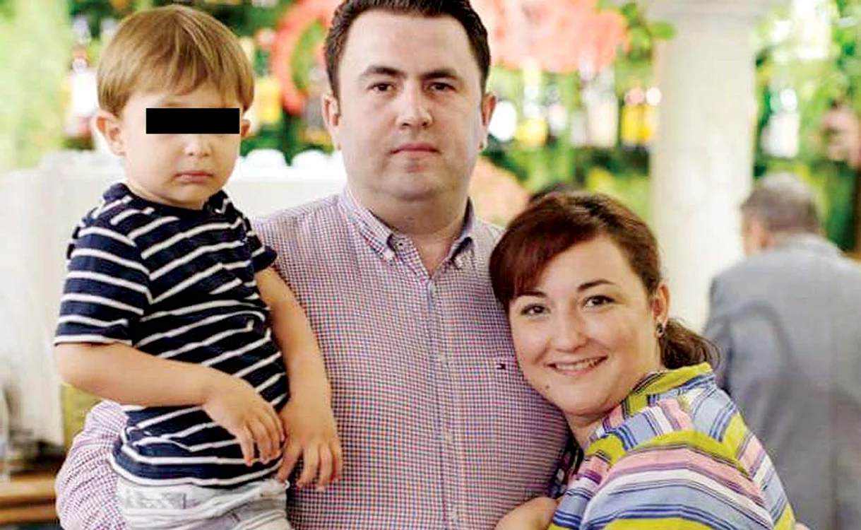 
    Ecaterina, alături de Laurenţiu şi de fiul lor, Marcu  