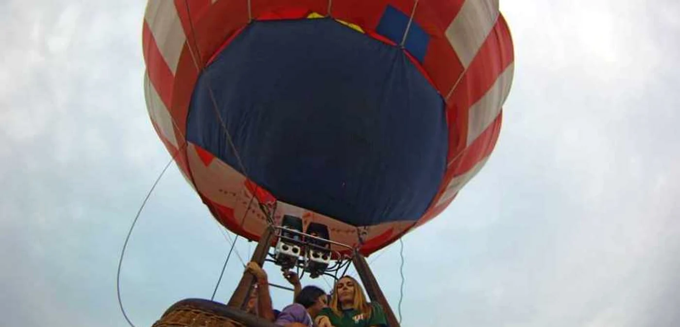 Andreea Kremm se pregăteşte să devină prima româncă pilot de balon