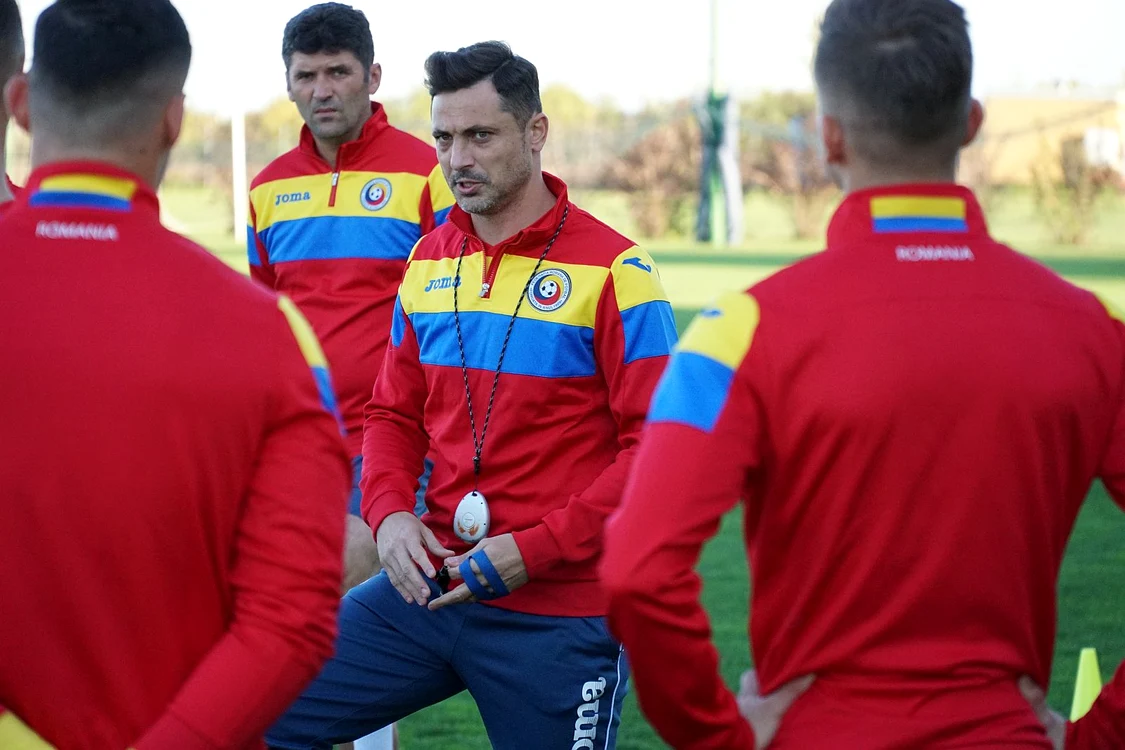 
    Mirel Rădoi e selecţionerul naţionalei Under 21Foto: arhivă personală  