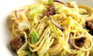spaghete cu carnati si varza alba jpeg
