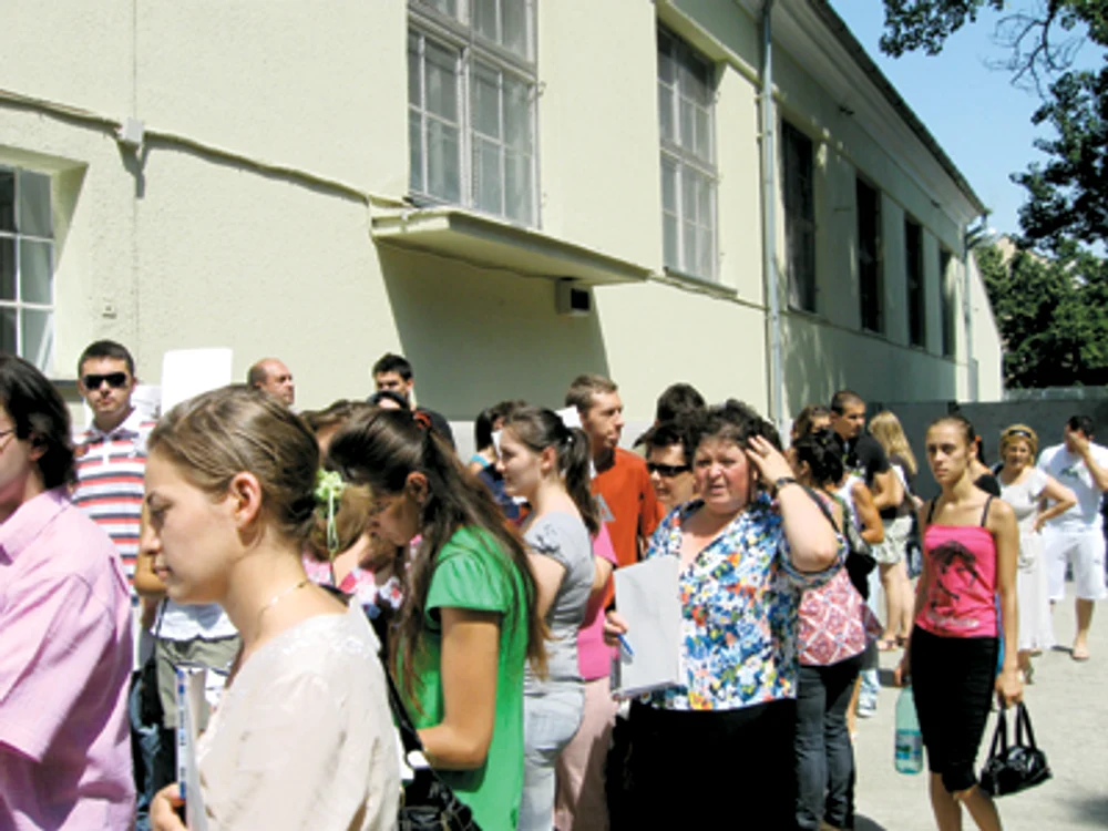 Timisoara: ORASUL PE SCURT/Înghesuială la admitere