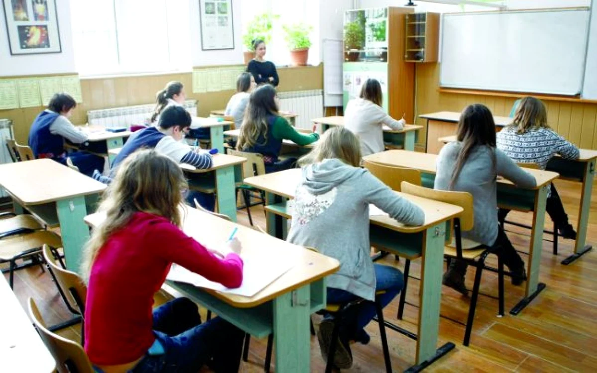 Profesorul Ioan Mărculeţ va explica subiectele de la Geografie FOTO Eduard Enea