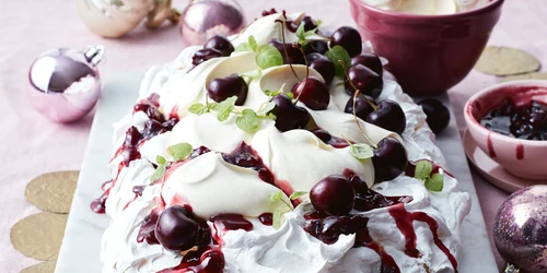 25 decembrie reteta inedita pavlova cirese cocos 01 foto Delicious Australia jpg