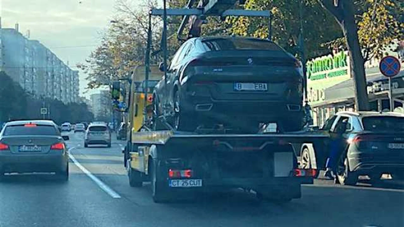BMW-ul Elenei Băsescu EBa ridicat de Poliţia Locală Constanţa Sursa Andreea Hahui / Dobrogea TV