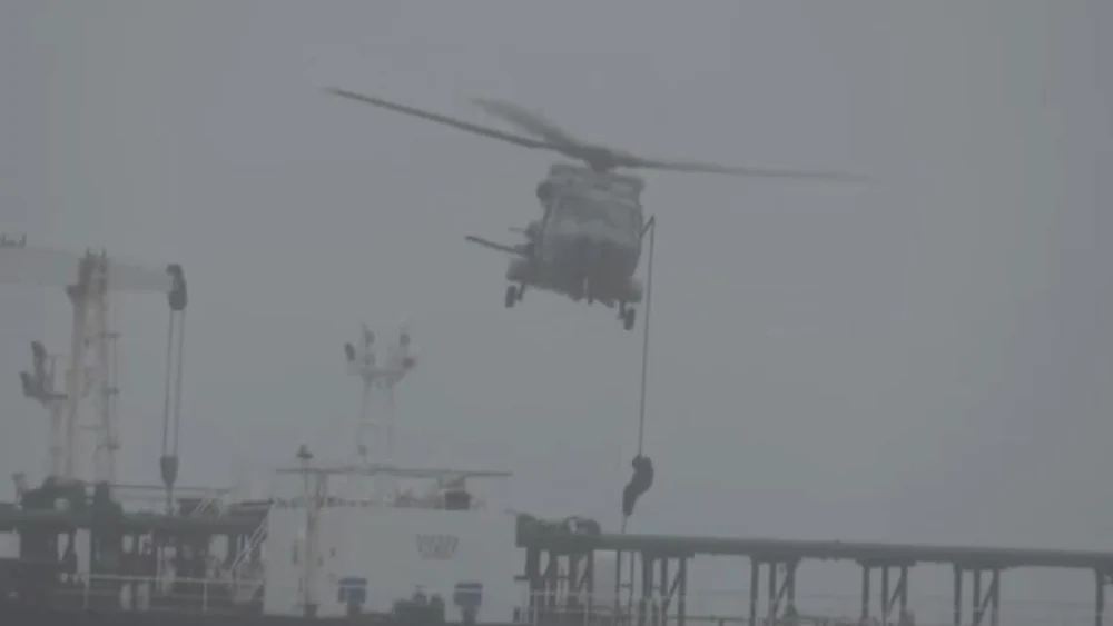 Operațiune franceză în Atlantic. Macron a făcut publice imagini cu sechestrarea unui petrolier rusesc din flota fantomă a Moscovei