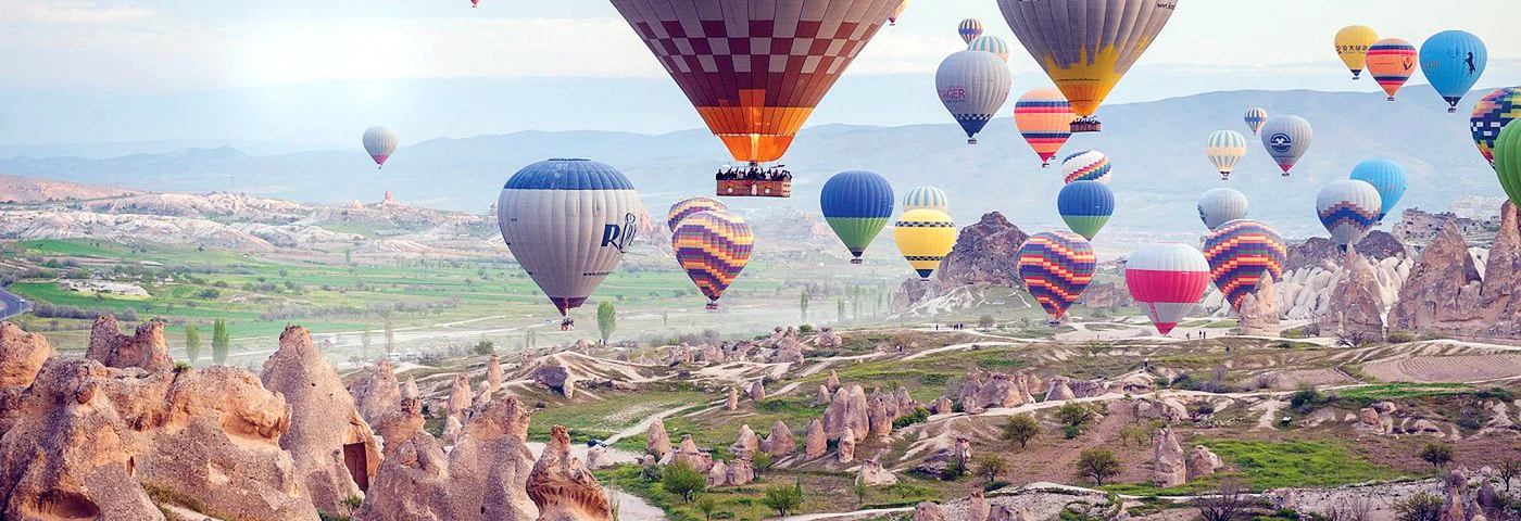 Dacă mergi în Cappadocia, vei avea parte de o experienţă inedită - în preţul biletului e inclus un zbor cu balonul la răsăritul soareluiFoto: TravelSelfie