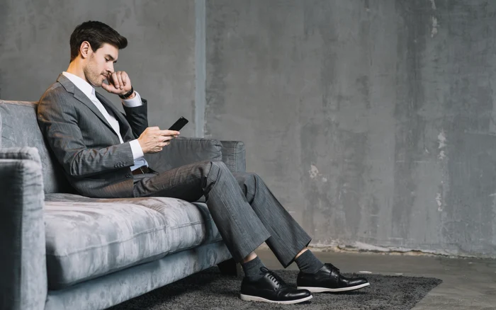 Locurile de muncă unde eforturile depuse să fie minime stârnesc interes. Foto: Freepik.com