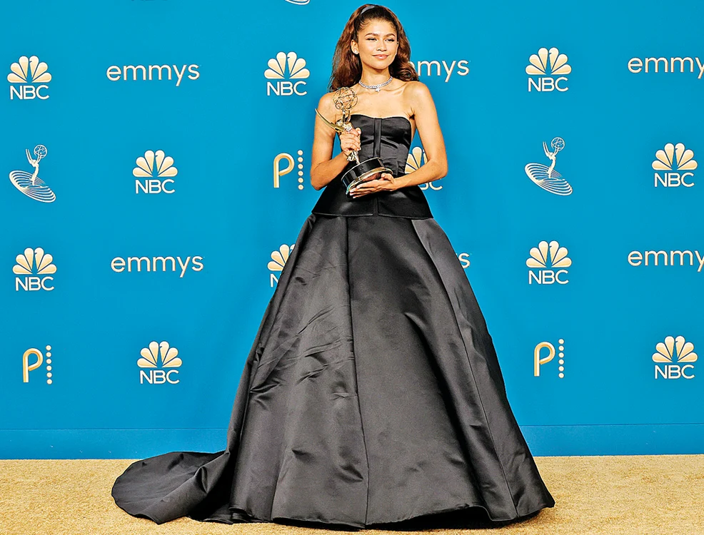 Zendaya a arătat ca o  prinţesă pe covorul roşu, într-o rochie Valentino. FOTO: GETTY IMAGES