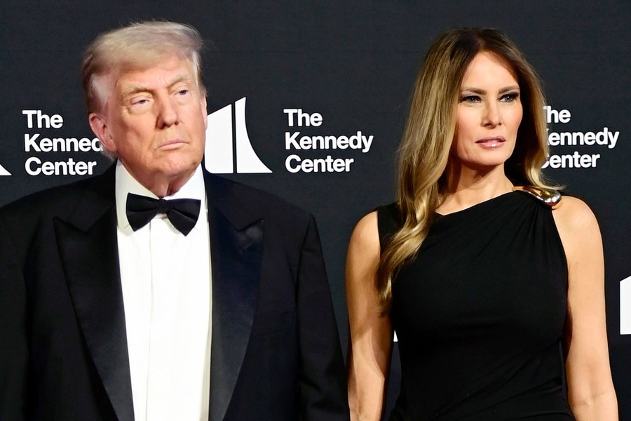 Donald și Melania Trump, huiduiți și aplaudați, la Washington, în timp ce asistau la muzicalul Les Misérables. „Avem o epocă de aur”