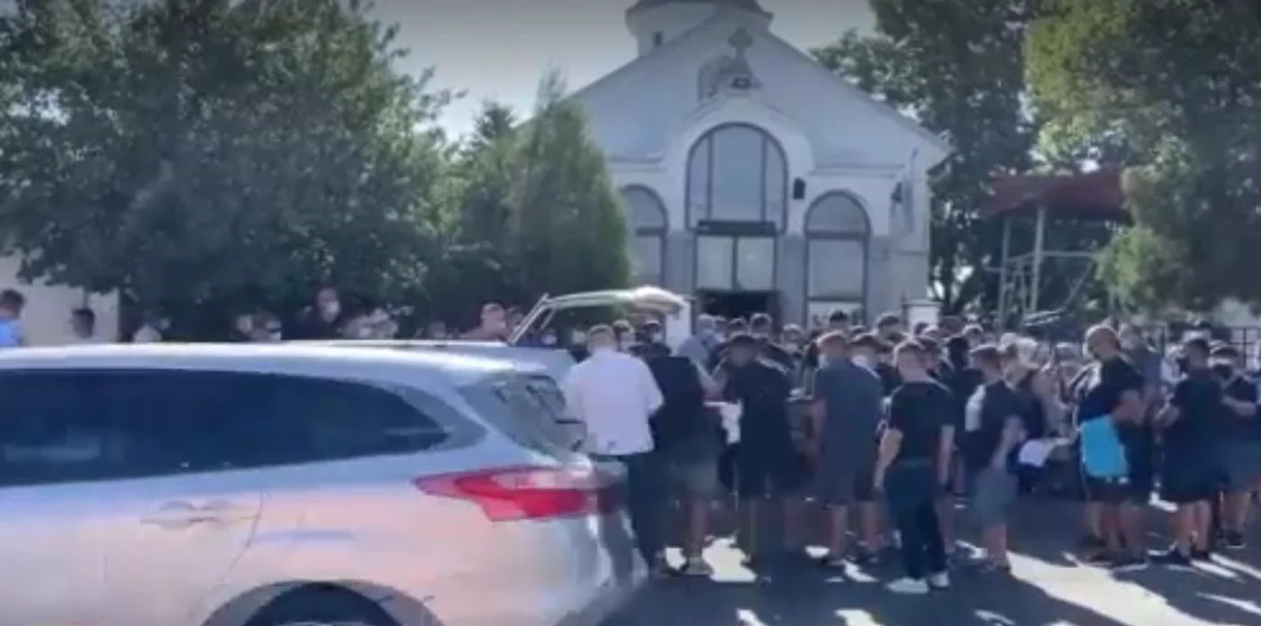 
    Ciprian Napy conduce, împreună cu tatăl său, clanul Rinu, ce deține controlul în sectorul 2  
