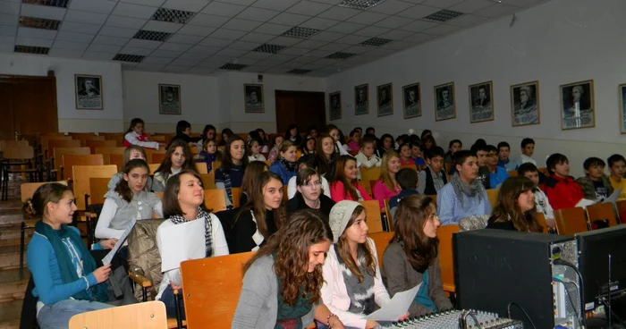 Elevii şcolii 2