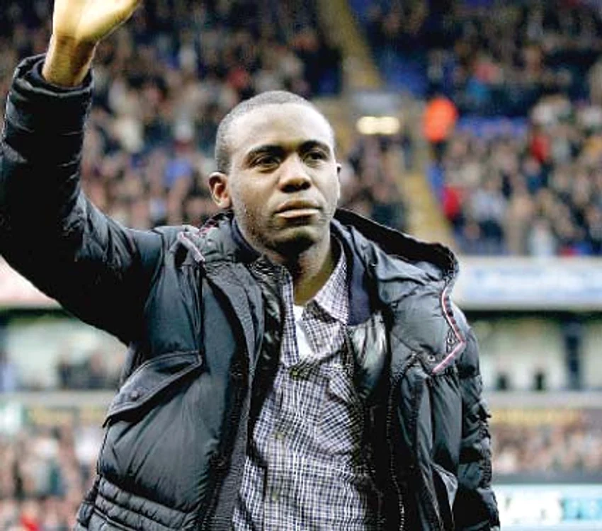
    Muamba a revenit  la viaţa normală,  dar încă nu se poate  antrena după  teribilul accident  suferit la 17 martie  