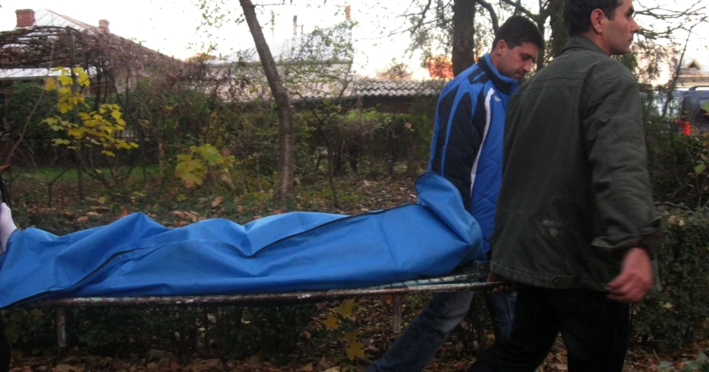 Cadavrul a fost transportat la Medicina Legală pentru necropsie
