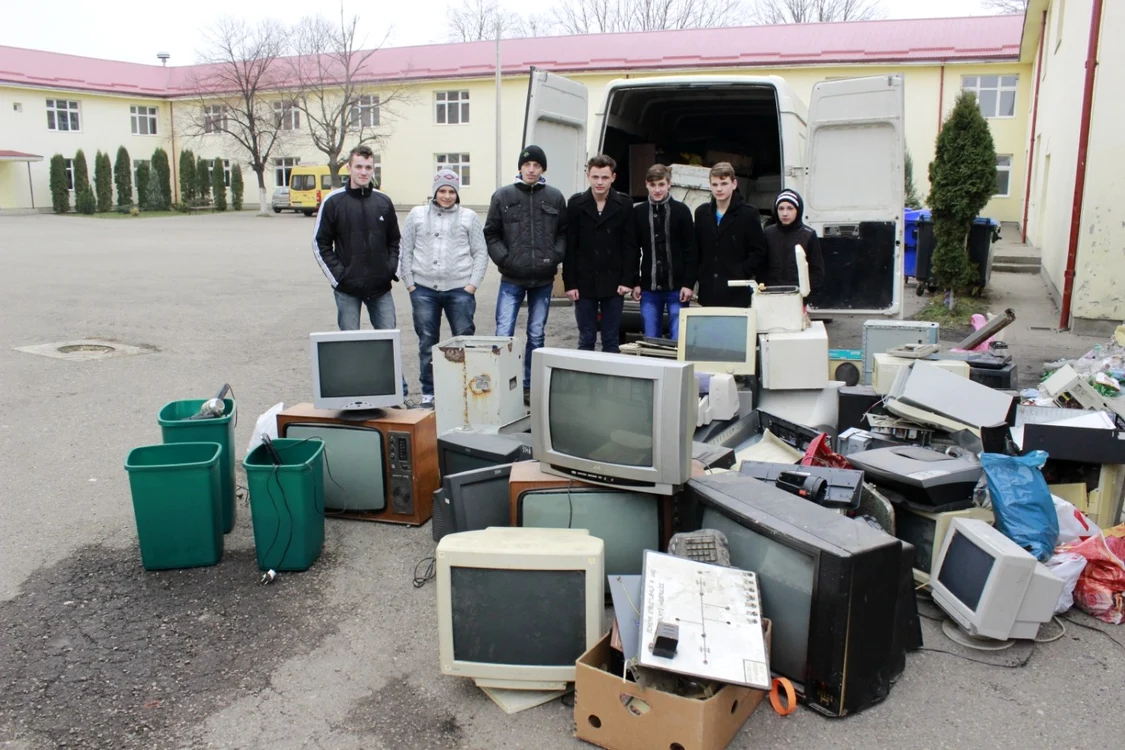 Elevii de la Liceul Tehnologic nr. 1 Popeşti, din Bihor, printre performerii colectării de deşeuri electrice FOTO: arhiva personală Ada Lungu
