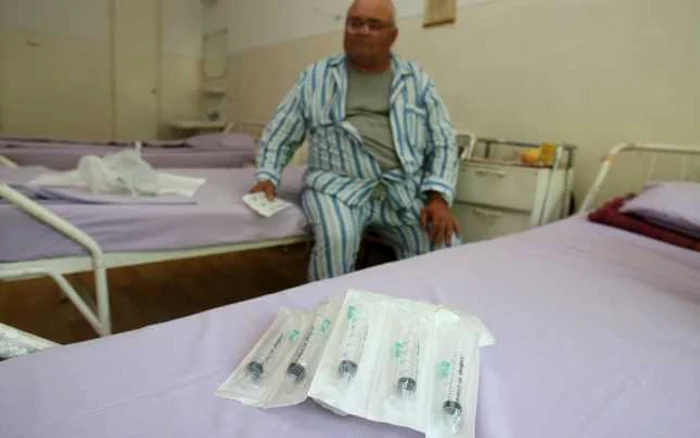 Pacienţii din spital trebuie să-şi cumpere aproape tot necesarul pentru tratament - Constanţa