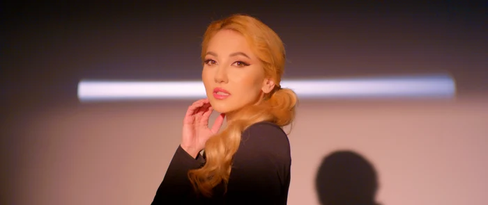 Simona Nae, în videoclipul piesei colaborare cu Luis Gabriel