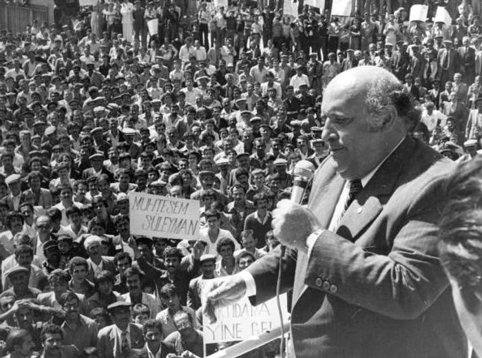 În imagine, Suleyman Demirel