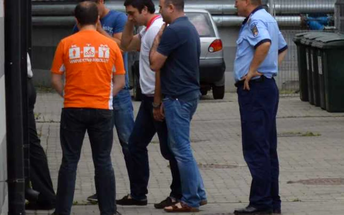 Traficanţii au fost prezentaţi astăzi la Tribunalul Vaslui                                         foto Simona VOICU