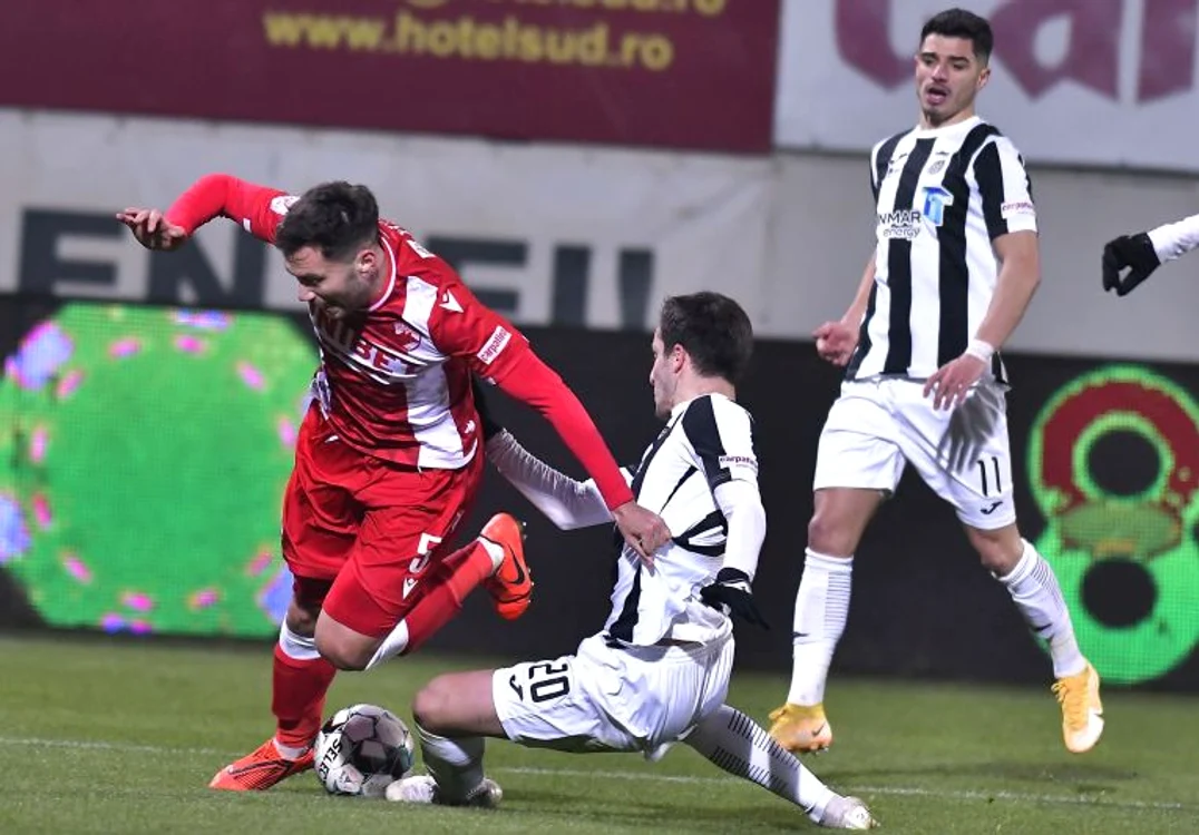 
    Dinamoviștii au fost reduși la tăcere la GiurgiuFOTO: Sportpictures.eu  