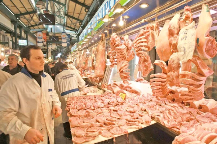 Două reţele de tip mafiot au vândut sute de tone de carne stricată